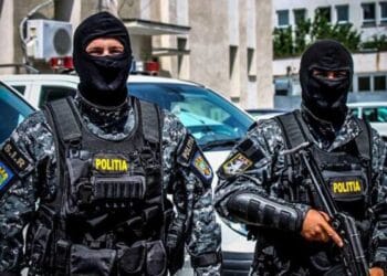 Urmăriți internațional, aduși în țară de polițiști