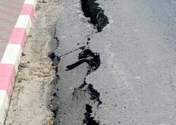 DN10 se surpă spre albia râului în zona localității Siriu 23 DN10 se surpă spre albia râului în zona localității Siriu