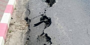 DN10 se surpă spre albia râului în zona localității Siriu