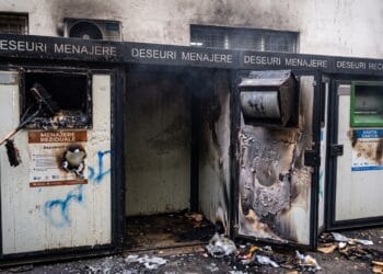 Un punct de colectare a deșeurilor de pe strada Verdun, făcut scrum. Firma de salubritate se constituie parte civilă pentru recuperarea prejudiciului 17 Un punct de colectare a deșeurilor de pe strada Verdun, făcut scrum. Firma de salubritate se constituie parte civilă pentru recuperarea prejudiciului
