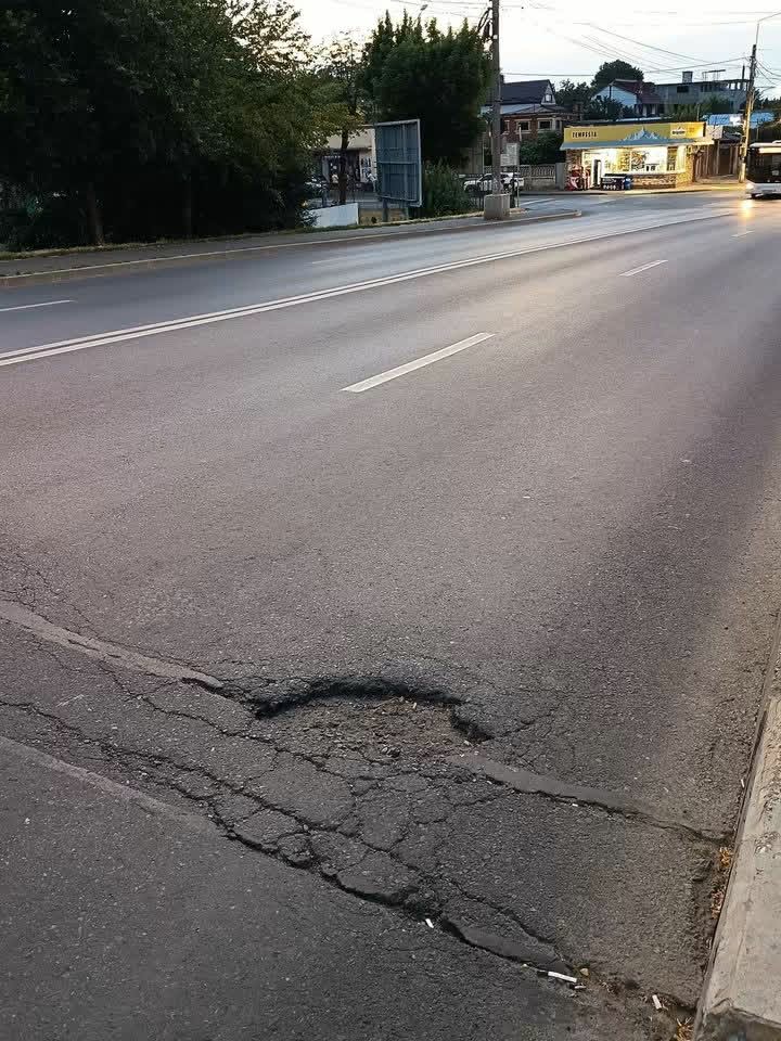 DRAGOMIR ÎȘI FACE LAUDACIO PENTRU AUTOBUZELE ELECTRICE , ACHIZIȚIE PE FONDURI EUROPENE ȘI SPUNE CĂ L-AU TĂIAT TRANSPIRAȚIILE, ATÂT DE GREU A FOST …. 14 groapa