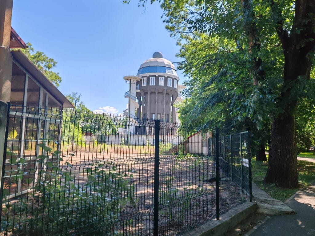 Ruină în inima orașului: Baza sportivă din Grădina Publică Brăila, abandonată și invadată de buruieni 25 WhatsApp Image 2026 06 20 at 23.28.25 2