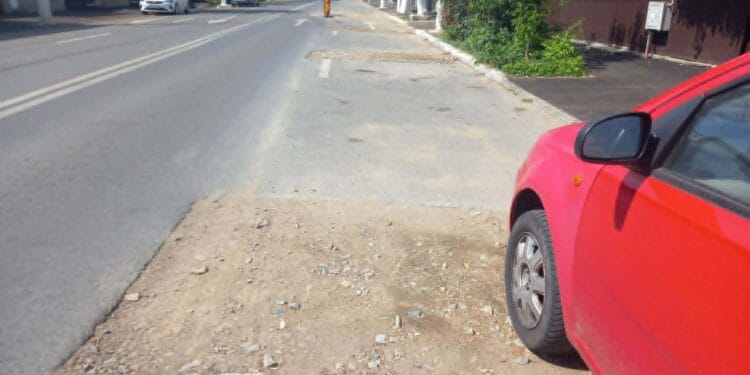 Primarul Dragomir uită  să asfalteze pe Calea Galați spre VIDIN. Dragomir : ce , cine , care VIDIN ?  Ce gropi, cum adică sare asfaltul ? Nu mă interesează, Vidin nu este în municipiu!