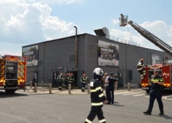 Incendiu la supermarketul Kaufland , cel amplasat pe Dorobanți 17 Incendiu la supermarketul Kaufland , cel amplasat pe Dorobanți