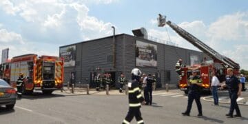 Incendiu la supermarketul Kaufland , cel amplasat pe Dorobanți