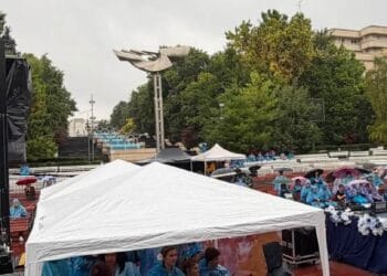 Vicepreședintele CJ-PSD, Dobre Ciprian Ionuț are nevoie oftalmolog, pentru că are vedenii. Ploaia a împiedicat lumea să meargă la Festivalul Popular de pe Faleză, doar Dobre a văzut mulți oameni, în realitate au fost doi, trei activiști PSD-iști, în rest Esplanada a fost goală ! 23 Vicepreședintele CJ-PSD, Dobre Ciprian Ionuț are nevoie oftalmolog, pentru că are vedenii. Ploaia a împiedicat lumea să meargă la Festivalul Popular de pe Faleză, doar Dobre a văzut mulți oameni, în realitate au fost doi, trei activiști PSD-iști, în rest Esplanada a fost goală !