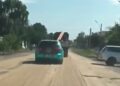 Cereale vărsate pe șosea dintr-o semiremorcă