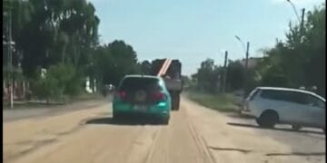 Cereale vărsate pe șosea dintr-o semiremorcă