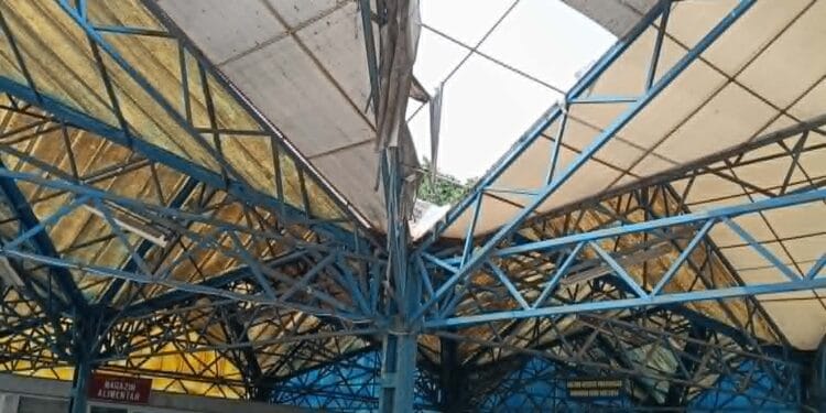 Cartierul VIDIN lăsat de izbeliște de Dragomir, piața din zonă este în paragină, iar micii comercianții vând marfa în stradă