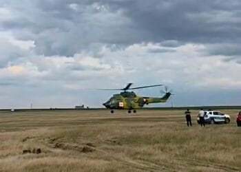 Resturile rachetei aer aer, cea care a interceptat drona, găsite în câmp în județul Brăila,  localitatea Tătaru