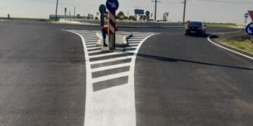 Drumarii au finalizat un sens giratoriu din zona Făurei