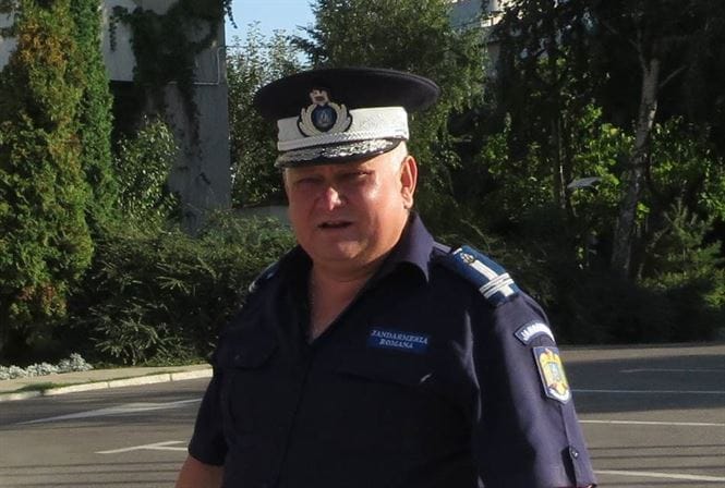 Pe când o anchetă serioasă despre prejudiciul în sistemul pensiilor de stat cu cei care și-au mărit pensiile, cum a făcut și ex-prefectul de Brăila, Iulian Timofei, jandarm pensionar și cât îl mai protejează Mihai Tudose ? Timofei și-ar fi umflat pensia cu 4.000 de lei prin includerea unor ore suplimentare fictive, doar pe hârtie. 15 timofei