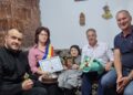 Un secol de viață și o ședință foto în etape. Cum a sărbătorit primarul Dragomir centenarul bunicii sale (cu schimbări de garderobă, tort și flori) 15 Un secol de viață și o ședință foto în etape. Cum a sărbătorit primarul Dragomir centenarul bunicii sale (cu schimbări de garderobă, tort și flori)