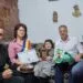 Un secol de viață și o ședință foto în etape. Cum a sărbătorit primarul Dragomir centenarul bunicii sale (cu schimbări de garderobă, tort și flori)