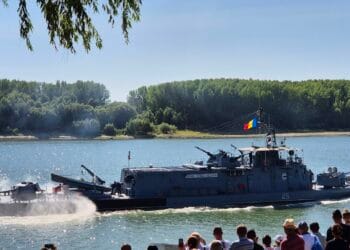Spectacol complet de Ziua Marinei la Brăila: De la exerciții navale explozive, la emoționanta retragere cu torțe