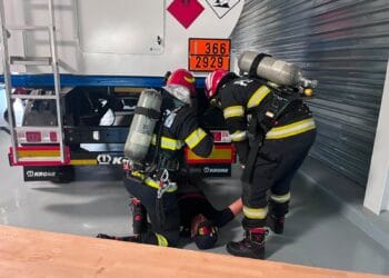 Explozie urmată de incendiu într-un bloc de locuințe din municipiul Galați 15 Explozie urmată de incendiu într-un bloc de locuințe din municipiul Galați