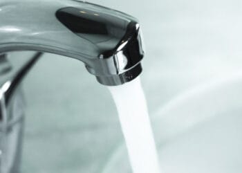 Jurnalistul Chivu vorbește depre apa contaminată din județ, dar și despre încercarea CUP Dunărea Brăila și a Direcției de Sănătate Publică Brăila de a ține capacul peste oala care fierbe. Curios, nici Prefectura Brăila nu a fost informată despre caz