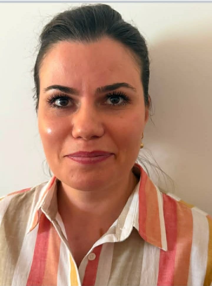 Casa de Ajutor Reciproc Ana Aslan a achiziționat o mașină care va veni în ajutorul pensionarilor, membri ai asociației 15 cev