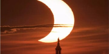 Universul va opri lumina: Eclipsa de Soare și facturile noastre