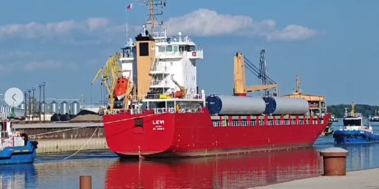 Dunărea scade, dar în porturile Brăila și Galați încă navighează fără restricții. Problemele apar în amonte de Cernavodă