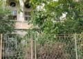 Școala Gimnazială „Spiru Haret”, fosta Școală nr.3,  lăsată de peste zece ani în paragina, sufocată de buruieni și gunoaie, cu acordul primarului PSD Dragomir